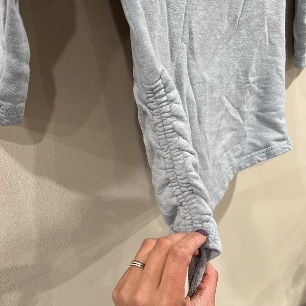 🔥Jets Gray Women's Top with Logo Size L EC🔥 - Picture 3 of 8